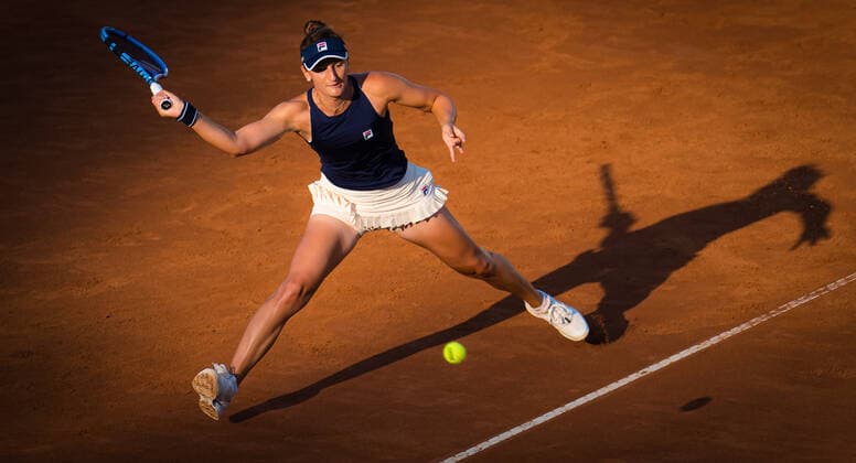 September 17, 2020, Rome, ITALY: Irina-Camelia Begu of Romania in action against Johanna Konta of Great Britain during her second-round match at the 2020 Internazionali BNL d Italia WTA, Tennis Damen Premier 5 tennis tournament Rome ITALY - ZUMAa181 20200917_zaa_a181_103 Copyright: xRobxPrangex