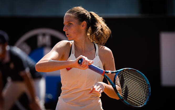 September 18, 2020, Rome, ITALY: Karolina Pliskova of the Czech Republic in action against Anna Blinkova of Russia during her third-round match at the 2020 Internazionali BNL d Italia WTA, Tennis Damen Premier 5 tennis tournament Rome ITALY - ZUMAa181 20200918_zaa_a181_054 Copyright: xRobxPrangex