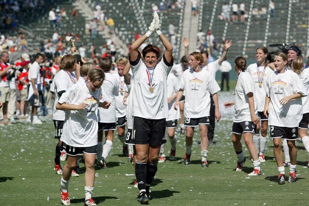 IMAGO Iconic Moments, Fußball - Frauen Germany Win Women S World Cup Germany V Sweden Womens World Cup Final 2003 Carson, Los Angeles, Usa 12 October 2003  Copyright: Allstar GrahamxWhitby 12847500