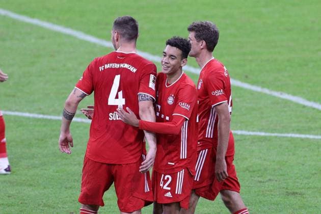 Sport Bilder des Tages Torjubel von Niklas Suele 4 (FC Bayern Muenchen), Jamal Musiala 42 (FC Bayern Muenchen), Thomas Mueller 25 (FC Bayern Muenchen) zum 8:0, FC Bayern Muenchen vs. FC Schalke 04, 1.Bundesliga, 18.09.2020, DFB regulations prohibit any use of photographs as image sequences and or quasi-video Muenchen Bayern Deutschland