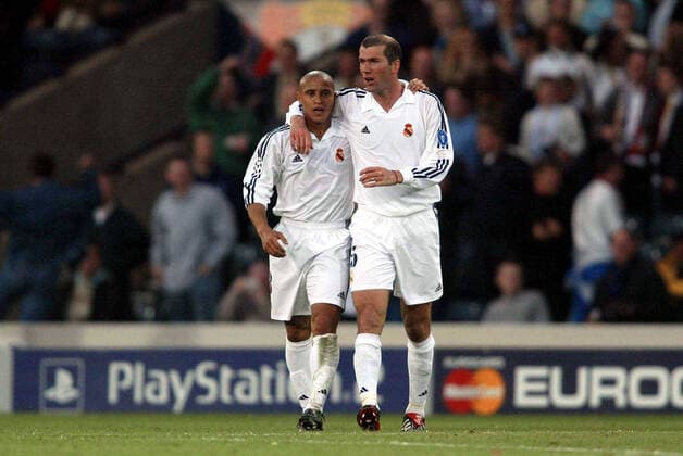 Zinedine Zidane,Roberto Carlos Bayer Leverkusen V Real Madrid Bayer Leverkusen V Real Madrid Hampden Park, Glasgow 15 May 2002  Copyright: Allstar MichaelxMayhe 12857088