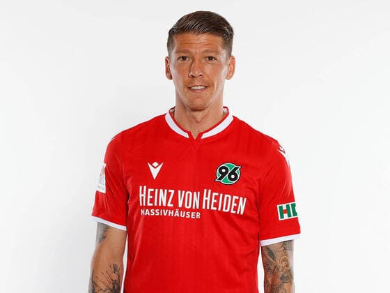 Hannover 96 Porträttermin 2020, Hannover, 2. Liga, Einzelportraits von Hannover 96, im Bild Mike Frantz (8, Hannover) +++POOLFOTOS HANNOVER 96 via Joachim Sielski+++ Hannover Niedersachsen Deutschland