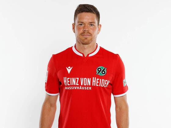 Hannover 96 Porträttermin 2020, Hannover, 2. Liga, Einzelportraits von Hannover 96, im Bild Dominik Kaiser (13, Hannover) +++POOLFOTOS HANNOVER 96 via Joachim Sielski+++ Hannover Niedersachsen Deutschland
