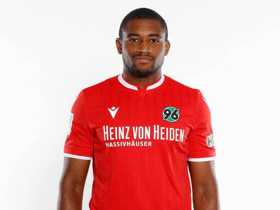 Hannover 96 Porträttermin 2020, Hannover, 2. Liga, Einzelportraits von Hannover 96, im Bild Franck Evina (18, Hannover) +++POOLFOTOS HANNOVER 96 via Joachim Sielski+++ Hannover Niedersachsen Deutschland