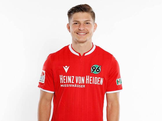 Hannover 96 Porträttermin 2020, Hannover, 2. Liga, Einzelportraits von Hannover 96, im Bild Florent Muslija (35, Hannover) +++POOLFOTOS HANNOVER 96 via Joachim Sielski+++ Hannover Niedersachsen Deutschland