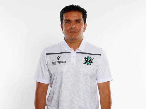 Hannover 96 Porträttermin 2020, Hannover, 2. Liga, Einzelportraits von Hannover 96, im Bild Kenan Kocak (Trainer, Hannover) +++POOLFOTOS HANNOVER 96 via Joachim Sielski+++ Hannover Niedersachsen Deutschland