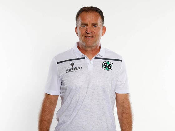 Hannover 96 Porträttermin 2020, Hannover, 2. Liga, Einzelportraits von Hannover 96, im Bild Asif Saric (Co-Trainer, Hannover) +++POOLFOTOS HANNOVER 96 via Joachim Sielski+++ Hannover Niedersachsen Deutschland