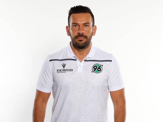 Hannover 96 Porträttermin 2020, Hannover, 2. Liga, Einzelportraits von Hannover 96, im Bild Serhat Umar (Co-Trainer, Hannover) +++POOLFOTOS HANNOVER 96 via Joachim Sielski+++ Hannover Niedersachsen Deutschland