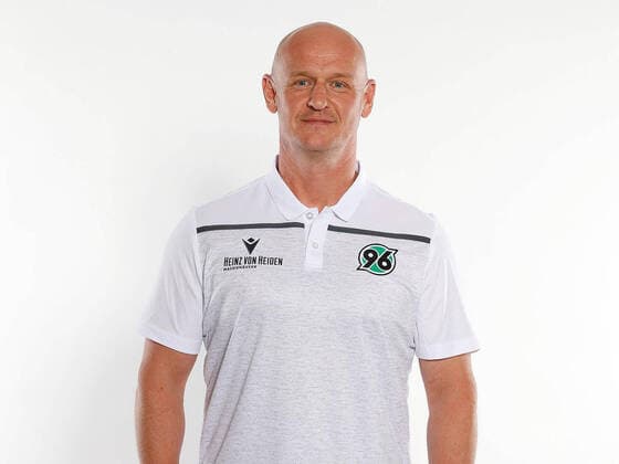Hannover 96 Porträttermin 2020, Hannover, 2. Liga, Einzelportraits von Hannover 96, im Bild Dennis Fischer (Reha-Athletik-Trainer, Hannover) +++POOLFOTOS HANNOVER 96 via Joachim Sielski+++ Hannover Niedersachsen Deutschland