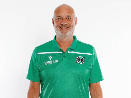 Hannover 96 Porträttermin 2020, Hannover, 2. Liga, Einzelportraits von Hannover 96, im Bild Dr. Axel Partenheimer (Mannschaftsarzt, Hannover) +++POOLFOTOS HANNOVER 96 via Joachim Sielski+++ Hannover Niedersachsen Deutschland