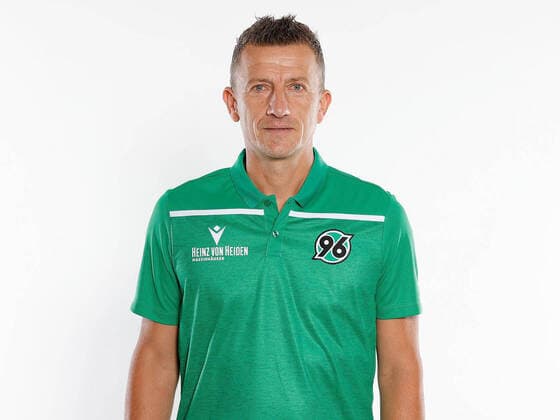 Hannover 96 Porträttermin 2020, Hannover, 2. Liga, Einzelportraits von Hannover 96, im Bild Jens Vergers (Physiotherapeut, Hannover) +++POOLFOTOS HANNOVER 96 via Joachim Sielski+++ Hannover Niedersachsen Deutschland