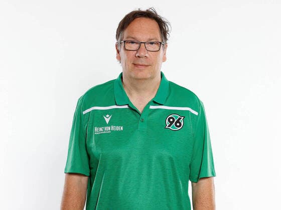 Hannover 96 Porträttermin 2020, Hannover, 2. Liga, Einzelportraits von Hannover 96, im Bild Steffen Gniesmer (Physiotherapeut, Hannover) +++POOLFOTOS HANNOVER 96 via Joachim Sielski+++ Hannover Niedersachsen Deutschland