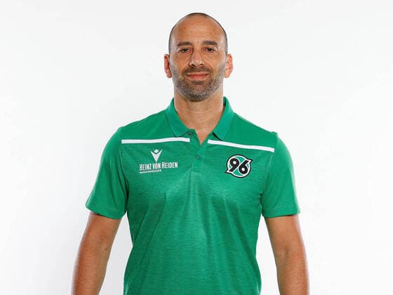 Hannover 96 Porträttermin 2020, Hannover, 2. Liga, Einzelportraits von Hannover 96, im Bild Fabio Morena (Teammanager, Hannover) +++POOLFOTOS HANNOVER 96 via Joachim Sielski+++ Hannover Niedersachsen Deutschland