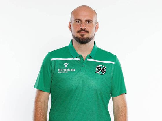 Hannover 96 Porträttermin 2020, Hannover, 2. Liga, Einzelportraits von Hannover 96, im Bild Benjamin Hauptmann (Zeugwart, Hannover) +++POOLFOTOS HANNOVER 96 via Joachim Sielski+++ Hannover Niedersachsen Deutschland