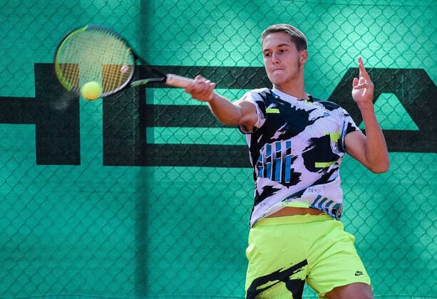 19.09.2020, xpsx, Tennis ITF-Turnier TC Bruchkoebel Finalspiele, v.l. Sean Cuenin (Frankreich FRA) Bruchkoebel Hessen Deutschland (DEU)