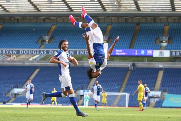 Bilder des Jahres 2020, Sport 09 September Sport Themen der Woche KW38 Sport Bilder des Tages Blackburn Rovers v Wycombe Wanderers EFL Sky Bet Championship 19 09 2020. Goal 2-0 Blackburn Rovers midfielder Tyrhys Dolan (39) scores a goal 2-0 and celebrates with a back flip during the EFL Sky Bet Championship match between Blackburn Rovers and Wycombe Wanderers at Ewood Park, Blackburn, England on 19 September 2020. Blackburn Ewood Park Lancashire England Editorial use only DataCo restrictions apply See www.football-dataco.com , Copyright: xCraigxGallowayx PSI-10607-0005
