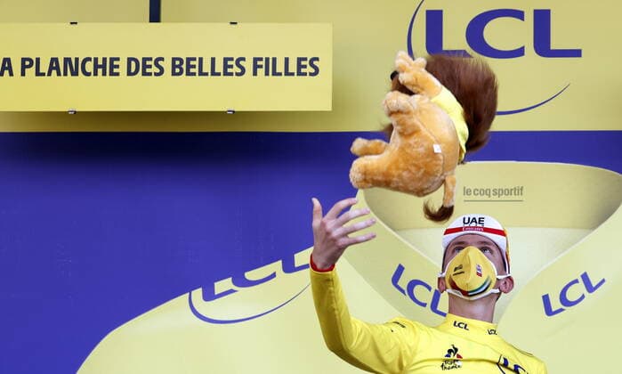 Sport Bilder des Tages Tadej Pogacar of UAE Team Emirates celebrates with thes stuffed toy lion on the podium in the yellow jersey of leader in the overall ranking after winning stage 20 of the 107th edition of the Tour de France cycling race, a 36,2km individual time trial from Lure to La Planche des Belles Filles, in France, Saturday 19 September 2020. This year s Tour de France was postponed due to the worldwide Covid-19 pandemic. The 2020 race starts in Nice on Saturday 29 August and ends on 20 September.  x2547077x