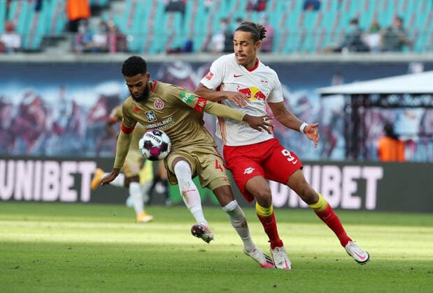 Jeremiah St. Juste, Yussuf Poulsen Aktion Spielszene Zweikampf Fußball Fussball DFL Bundesliga Herren Saison 2020 2021 20.09.2020 RasenBallsport RB Leipzig RBL vs. 1.FSV Mainz 05 DFL regulations prohibit any use of photographs as image sequences and or quasi-video.
