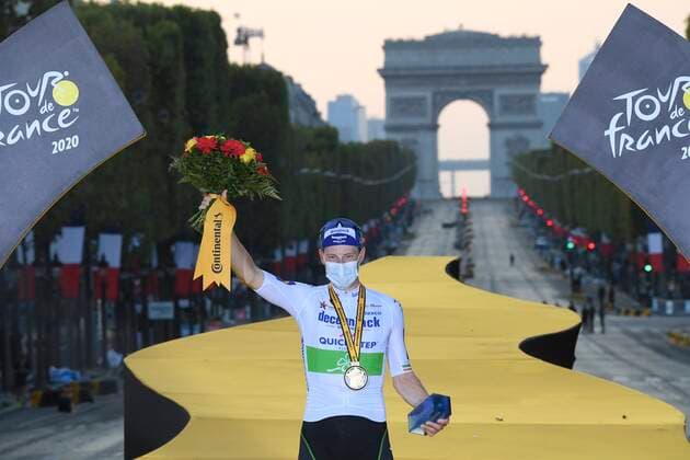 PARIS, FRANCE - SEPTEMBER 20 : BENNETT Sam (IRL) of DECEUNINCK - QUICK - STEP pictured during the podium ceremony during stage 21 of the 107th edition of the 2020 Tour de France cycling race, a stage of 122 kms with start in Mantes-la-Jolie and finish at the Avenue des Champs Elysees in Paris on September 20, 2020 in Paris, France, 20 09 2020 CYCLISME : Tour de France - Etape 21 - Mantes la Jolie a Paris Champs Elysees - 20 09 2020 PhotoNews Panoramic 