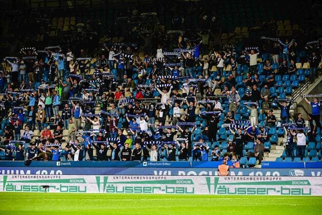 Bilder des Jahres 2020, Sport 09 September Sport Themen der Woche KW39 Sport Bilder des Tages Fußball 2. Bundesliga 1. Spieltag VfL Bochum - FC St. Pauli am 21.09.2020 im Vonovia Ruhrstadion in Bochum Fans im Stadion DFL regulations prohibit any use of photographs as image sequences and or quasi-video. *** Football 2 Bundesliga 1 matchday VfL Bochum FC St Pauli on 21 09 2020 at the Vonovia Ruhr Stadium in Bochum Fans at the stadium DFL regulations prohibit any use of photographs as image sequences and or quasi video xMNx