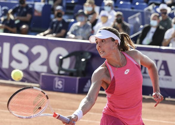 Alize cornet (FRA) in action vs Elena Rybakina (KAZ) during their WTA, Tennis Damen Open internaionaux de tennis de Strasbourg in Strasbourg on October 22, 2020 TENNIS : Open de Strasbourg - 22 09 2020 ElyxandroCEGARRA PANORAMIC 