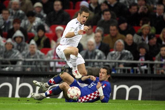 Joe Cole & Darijo Srna England V Croatia, EURO Qualifier, EM, Europameisterschaft England V Croatia Wembley, London, England 21 November 2007 Copyright: Allstar RichardxSelle 12883400