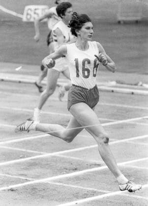 Olympische Sommerspiele in Tokio 1964. Leichtathletik: 200m Frauen; Irena Kirszenstein später Szewinska in Aktion. Aufn. 19.10.1964. *** Olympic Summer Games in Tokyo 1964 athletics 200m women Irena Kirszenstein later Szewinska in action Aufn 19 10 1964 HM