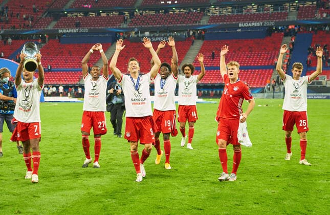 Budapest, Hungary, 24th September 2020. Serge GNABRY, FCB 7 David ALABA, FCB 27 Robert LEWANDOWSKI, FCB 9 Alexander NUEBEL, goalkeeper FCB 35 Joshua KIMMICH, FCB 6 Thomas MUELLER, MÜLLER, FCB 25 celebration in the Final UEFA Supercup match FC BAYERN MUENCHEN - FC SEVILLA in Season 2019 2020, FCB, Munich,