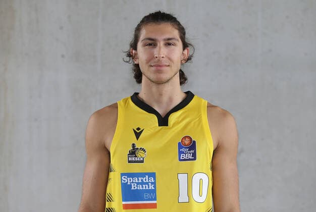 Ludwigsburg , Basketball Fototermin MHP Riesen Ludwigsburg , Aeneus Jung
