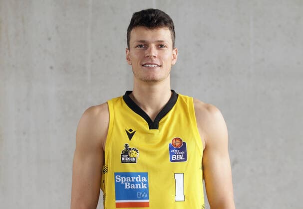 Ludwigsburg , Basketball Fototermin MHP Riesen Ludwigsburg , Yannick Wetzell