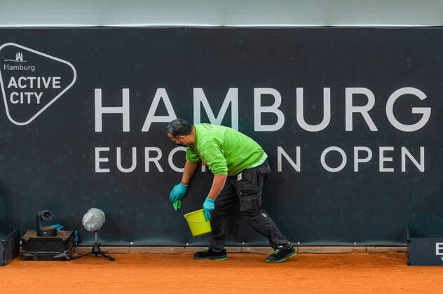 Hamburg European Open 2020 26.09.2020, Tennisanlage am Rothenbaum, Hamburg Tennis am Rothenbaum, eine saubere Sache! zwischen den Matches wird immer wieder noch einmal Dessenfiziert! Â