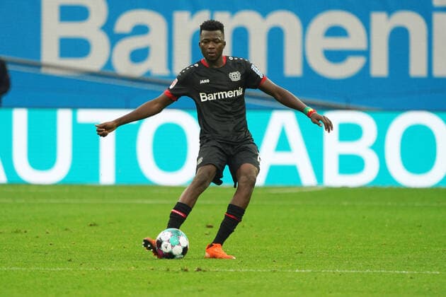 Fussball , 1.BL. Saison 2020 2021, Corona, Covid-19, Bayer 04 Leverkusen vs. RB Leipzig, 26.09.2020, Bayarena Leverkusen, Edmond Tapsoba Bayer 04 Leverkusen Aktion, Einzelbild,