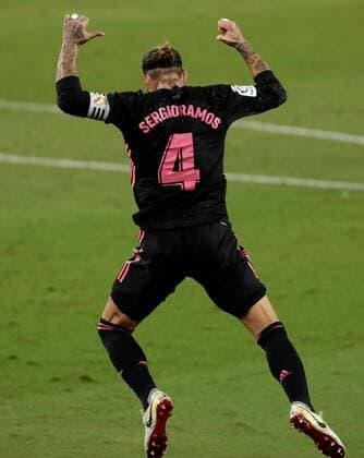 Real Madrid s defender Sergio Ramos celebrates after scoring the 2-3 goal during the Spanish LaLiga soccer match between Real Betis and Real Madrid held at Benito Villamarin Stadium in Seville, Spain, 26 September 2020. Real Betis vs Real Madrid !ACHTUNG: NUR REDAKTIONELLE NUTZUNG!  Copyright: xJulioxMunozx GRAF1385 20200926-637367581712728553