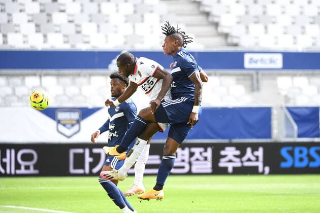 10 SAMUEL KALU (BOR) - 13 HASSANE KAMARA (NICE) FOOTBALL : Bordeaux vs Nice - Ligue 1 Uber Eats - 27 09 2020 FEP Panoramic 
