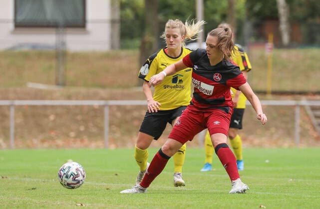 xjfx 27.09.2020 DFB Pokal Frauen SC Opel 06 Rüsselsheim - 1.FC Nürnberg v.l., Sarah Sieber (SC Opel Rüsselsheim Frauen), Luisa Richert (1. FC Nürnberg Frauen) (DFL DFB REGULATIONS PROHIBIT ANY USE OF PHOTOGRAPHS as IMAGE SEQUENCES and or QUASI-VIDEO) Copyright: HMBxMedia