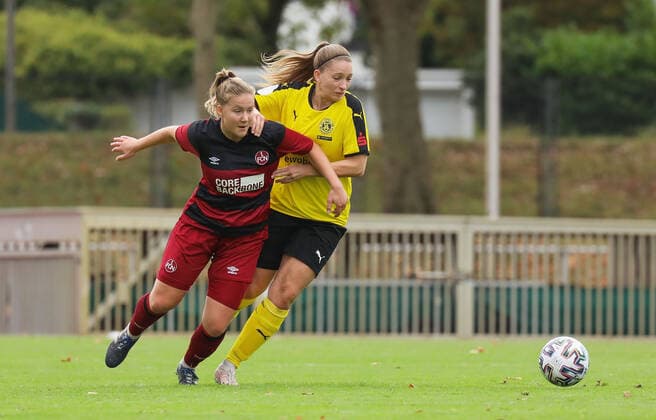 xjfx 27.09.2020 DFB Pokal Frauen SC Opel 06 Rüsselsheim - 1.FC Nürnberg v.l., Eva Bahm (1. FC Nürnberg Frauen), Lorena Bernadie (SC Opel Rüsselsheim Frauen) (DFL DFB REGULATIONS PROHIBIT ANY USE OF PHOTOGRAPHS as IMAGE SEQUENCES and or QUASI-VIDEO) Copyright: HMBxMedia
