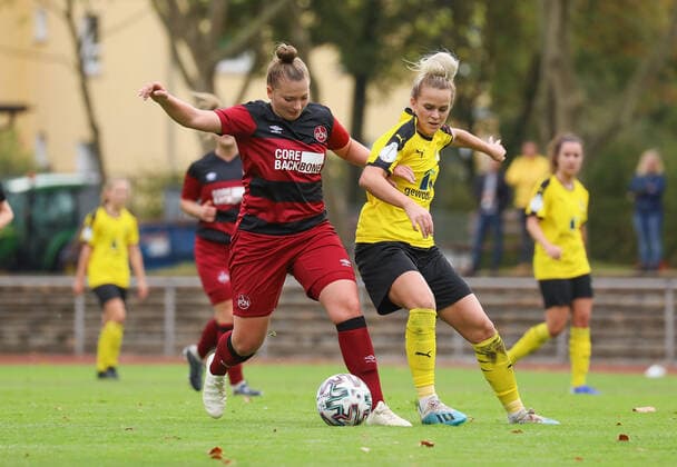 xjfx 27.09.2020 DFB Pokal Frauen SC Opel 06 Rüsselsheim - 1.FC Nürnberg v.l., Jessica May (1. FC Nürnberg Frauen), Michelle Beck (SC Opel Rüsselsheim Frauen) (DFL DFB REGULATIONS PROHIBIT ANY USE OF PHOTOGRAPHS as IMAGE SEQUENCES and or QUASI-VIDEO) Copyright: HMBxMedia