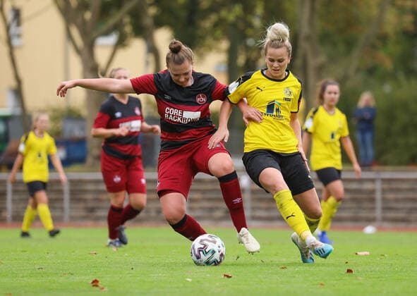 xjfx 27.09.2020 DFB Pokal Frauen SC Opel 06 Rüsselsheim - 1.FC Nürnberg v.l., Jessica May (1. FC Nürnberg Frauen), Michelle Beck (SC Opel Rüsselsheim Frauen) (DFL DFB REGULATIONS PROHIBIT ANY USE OF PHOTOGRAPHS as IMAGE SEQUENCES and or QUASI-VIDEO) Copyright: HMBxMedia