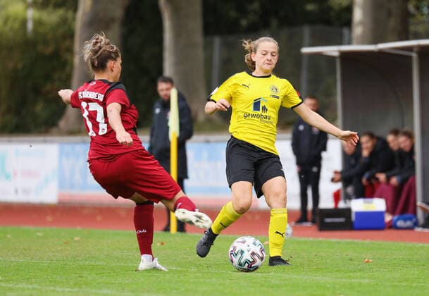 xjfx 27.09.2020 DFB Pokal Frauen SC Opel 06 Rüsselsheim - 1.FC Nürnberg v.l., Jana Rippberger (1. FC Nürnberg Frauen), Alica Oberenzer (SC Opel Rüsselsheim Frauen) (DFL DFB REGULATIONS PROHIBIT ANY USE OF PHOTOGRAPHS as IMAGE SEQUENCES and or QUASI-VIDEO) Copyright: HMBxMedia