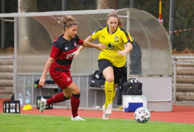 xjfx 27.09.2020 DFB Pokal Frauen SC Opel 06 Rüsselsheim - 1.FC Nürnberg v.l., Jana Rippberger (1. FC Nürnberg Frauen), Lorena Bernadie (SC Opel Rüsselsheim Frauen) (DFL DFB REGULATIONS PROHIBIT ANY USE OF PHOTOGRAPHS as IMAGE SEQUENCES and or QUASI-VIDEO) Copyright: HMBxMedia
