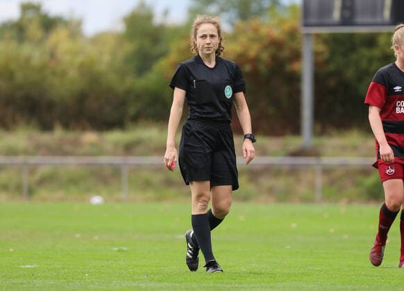 xjfx 27.09.2020 DFB Pokal Frauen SC Opel 06 Rüsselsheim - 1.FC Nürnberg v.l., Schiedsrichterin Katharina Menke (DFL DFB REGULATIONS PROHIBIT ANY USE OF PHOTOGRAPHS as IMAGE SEQUENCES and or QUASI-VIDEO) Copyright: HMBxMedia