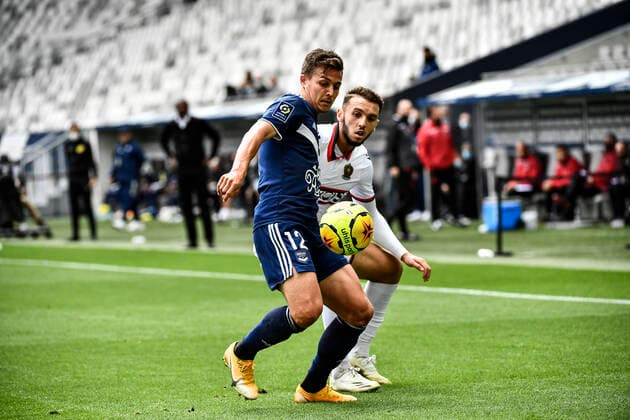 Amine Gouiri (ogc) vs Nicolas de Preville (gir) FOOTBALL : Bordeaux vs Nice - 5eme Journee de L1 Uber Eats - Bordeaux - 27 09 2020 ThierryBreton Panoramic 