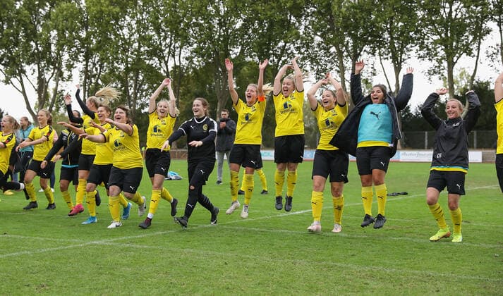 27.09.2020 DFB Pokal Frauen SC Opel 06 Rüsselsheim - 1.FC Nürnberg v.l., Jubel über das Weiterkommen beim SC Opel Rüsselsheim (DFL DFB REGULATIONS PROHIBIT ANY USE OF PHOTOGRAPHS as IMAGE SEQUENCES and or QUASI-VIDEO)