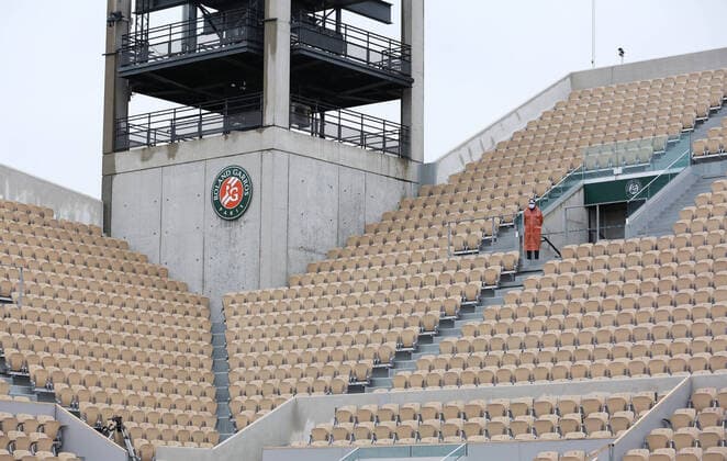 (200928) -- PARIS, Sept. 28, 2020 -- A staff member stands next to the empty auditorium at the Suzanne Lenglen court at French Open tennis tournament in Paris, France, Sept. 27, 2020. The maximum limit of attendees per day at this year s French Open has shrunk to only 1,000 in response to the resurgence of the COVID-19 pandemic in and around Paris. ) (SP)FRANCE-PARIS-TENNIS-FRENCH OPEN GaoxJing 
