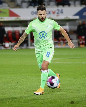 Stuttgart , Fußball Bundesliga , SC Freiburg vs. VfL Wolfsburg , Renato Steffen ( Wolfsburg ) Gemäß den Vorgaben der DFL Deutsche Fußball Liga ist es untersagt, in dem Stadion und oder vom Spiel angefertigte Fotoaufnahmen in Form von Sequenzbildern und oder videoähnlichen Fotostrecken zu verwerten bzw. verwerten zu lassen.
