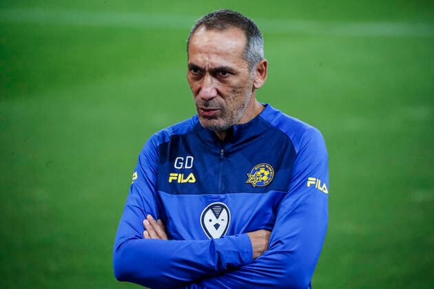 SOCCER - UEFA CL, RBS vs Tel Aviv, preview SALZBURG,AUSTRIA,29.SEP.20 - SOCCER - UEFA Champions League, play off, Red Bull Salzburg vs Maccabi Tel Aviv, preview, training Tel Aviv. Image shows head coach Georgios Donis (Tel Aviv). GEPAxpictures xJasminxWalter