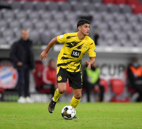 30.09.2020, Fussball Supercup: FC Bayern - Borussia Dortmund 30.09.2020, Fussball DFL-Supercup 2020, FC Bayern München - Borussia Dortmund, in der Allianz-Arena München. Mahmoud Dahoud (Dortmund) am Ball. Foto: Bernd Feil M.i.S. Pool Nur für journalistische Zwecke! Only for editorial use! Gemäß den Vorgaben der DFL Deutsche Fußball Liga ist es untersagt, in dem Stadion und oder vom Spiel angefertigte Fotoaufnahmen in Form von Sequenzbildern und oder videoähnlichen Fotostrecken zu verwerten bzw. verwerten zu lassen. DFL regulations prohibit any use of photographs as image sequences and or quasi-video. National and international NewsAgencies OUT. München Bayern Deutschland