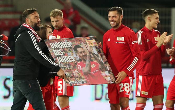 Bilder des Jahres 2020, Sport 10 Oktober Sport Themen der Woche KW40 Christopher Trimmel - Unioner des Jahres Fußball Fussball DFL Bundesliga Herren Saison 2020 2021 02.10.2020 1.FC Union Berlin FCU vs. FSV Mainz 05 limitierte Zuschauerzahl wegen Corona DFL regulations prohibit any use of photographs as image sequences and or quasi-video. *** Christopher Trimmel Unioner of the Year Sports Football DFL Bundesliga Men Season 2020 2021 02 10 2020 1 FC Union Berlin FCU vs FSV Mainz 05 limited number of spectators due to Corona DFL regulations prohibit any use of photographs as image sequences and or quasi video