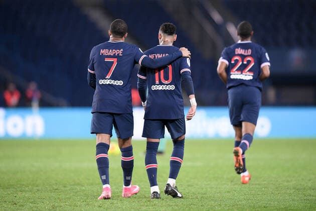 JOIE - FAIR PLAY - 10 NEYMAR JR (PSG) - 07 KYLIAN MBAPPE (PSG) - dos FOOTBALL : Paris SG vs Angers - Ligue 1 Uber Eats - 02 10 2020 FEP Panoramic 