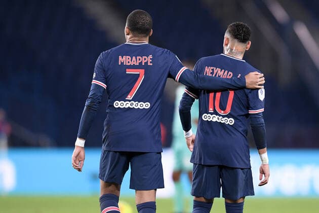 JOIE - FAIR PLAY - 10 NEYMAR JR (PSG) - 07 KYLIAN MBAPPE (PSG) - dos FOOTBALL : Paris SG vs Angers - Ligue 1 Uber Eats - 02 10 2020 FEP Panoramic 